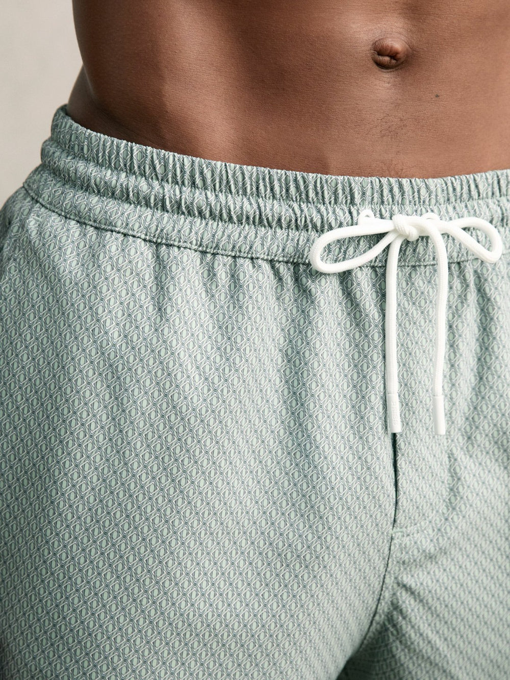 Men Drawstring Geometric Print Swim Shorts in Pistachio Green