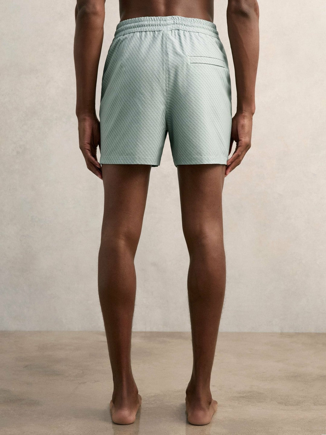 Men Drawstring Geometric Print Swim Shorts in Pistachio Green
