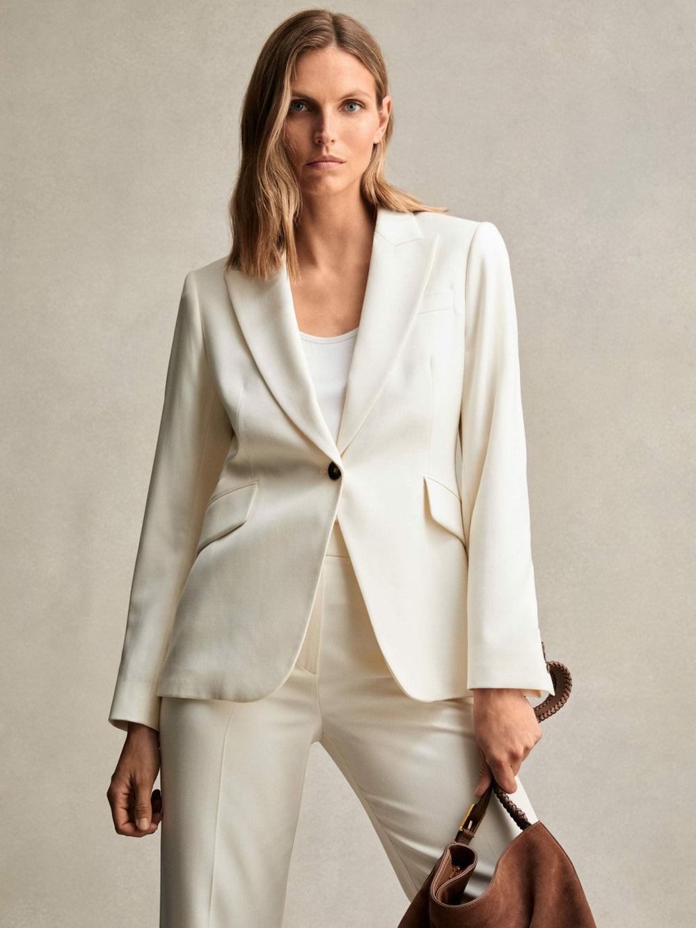 Women Petite Single-Breasted Peak-Lapel Tailored Blazer in Cream