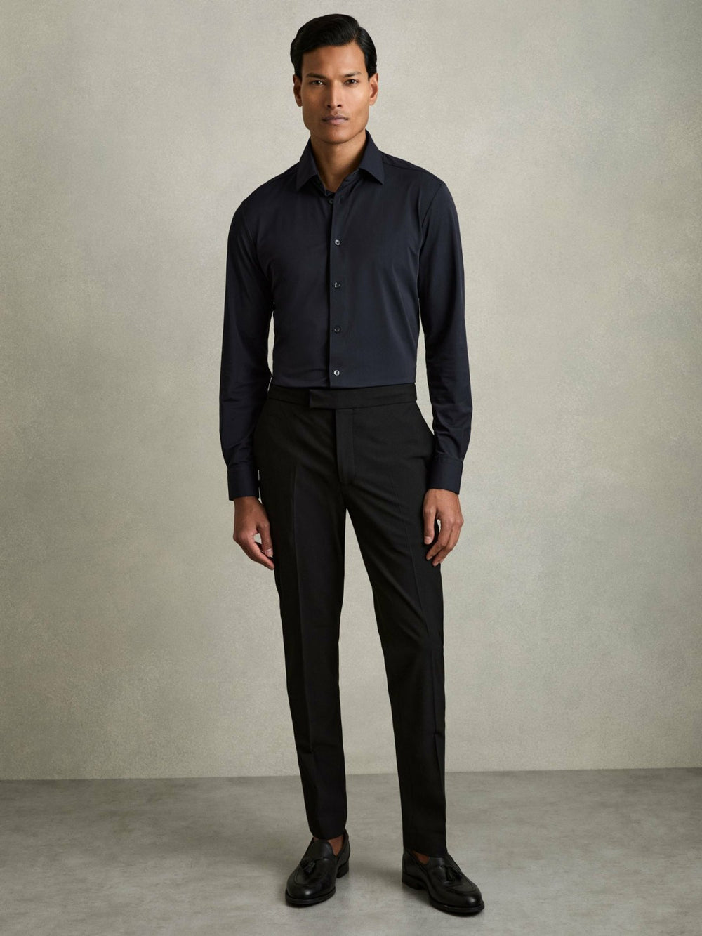 Men Long-Sleeve Travel Shirt in Navy