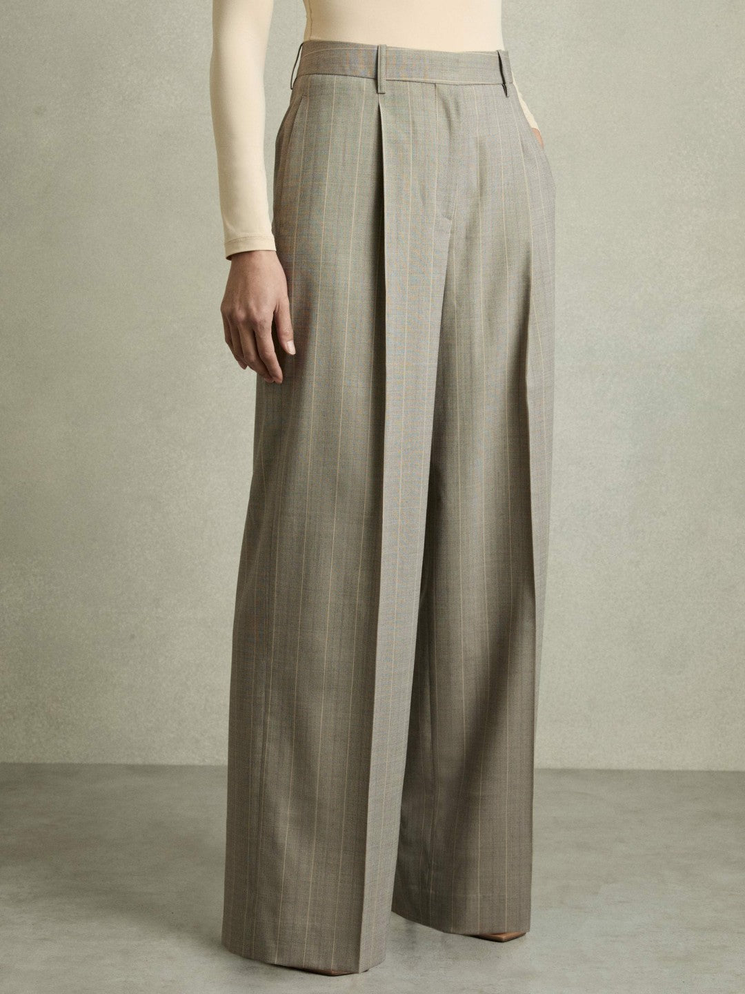 Women Wool-Blend Wide-Leg Pinstripe Trousers in Grey