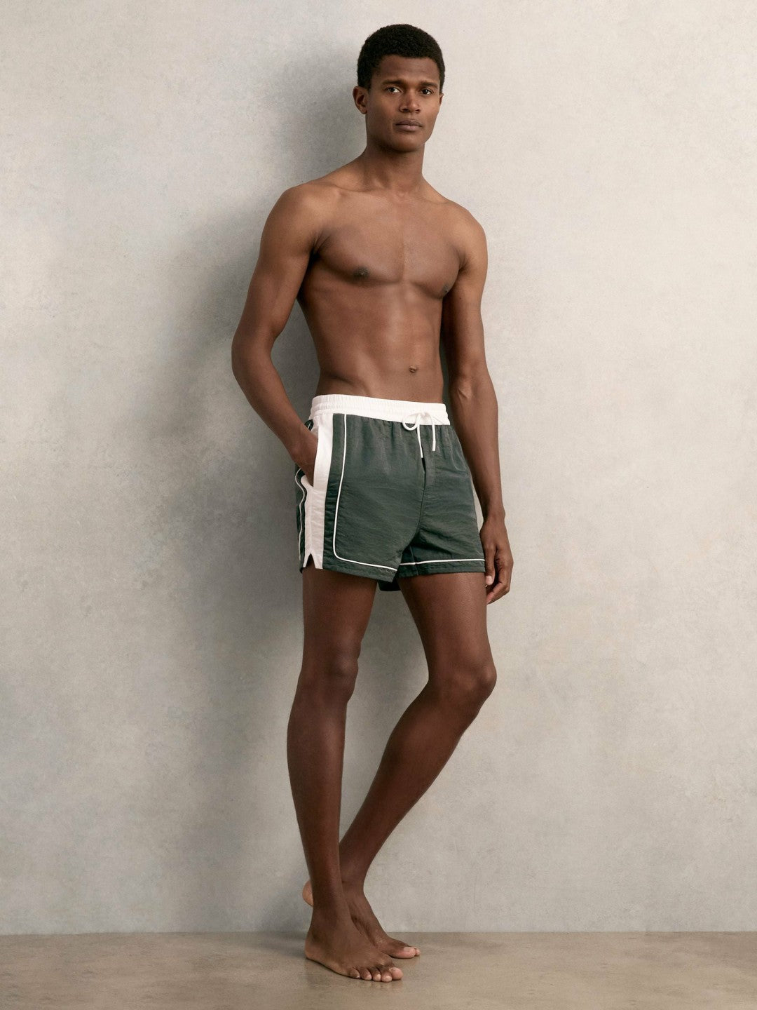 Men Colour-Block Piped-Trim Swim Shorts in Dark Green/White