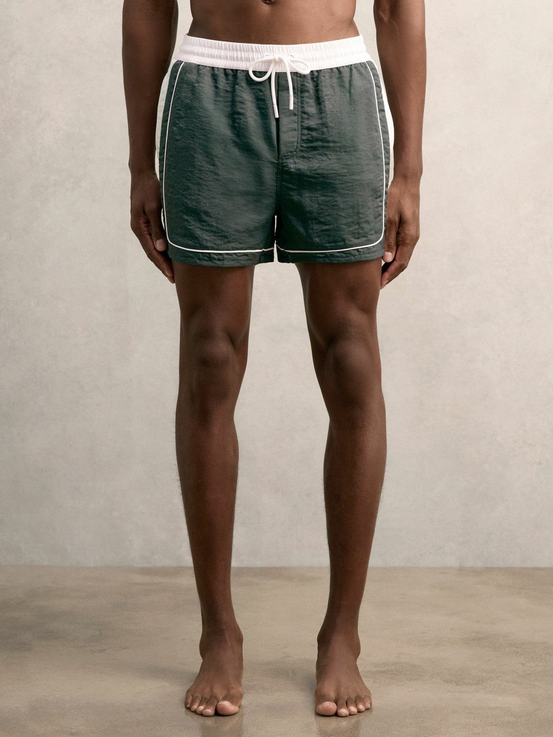 Men Colour-Block Piped-Trim Swim Shorts in Dark Green/White