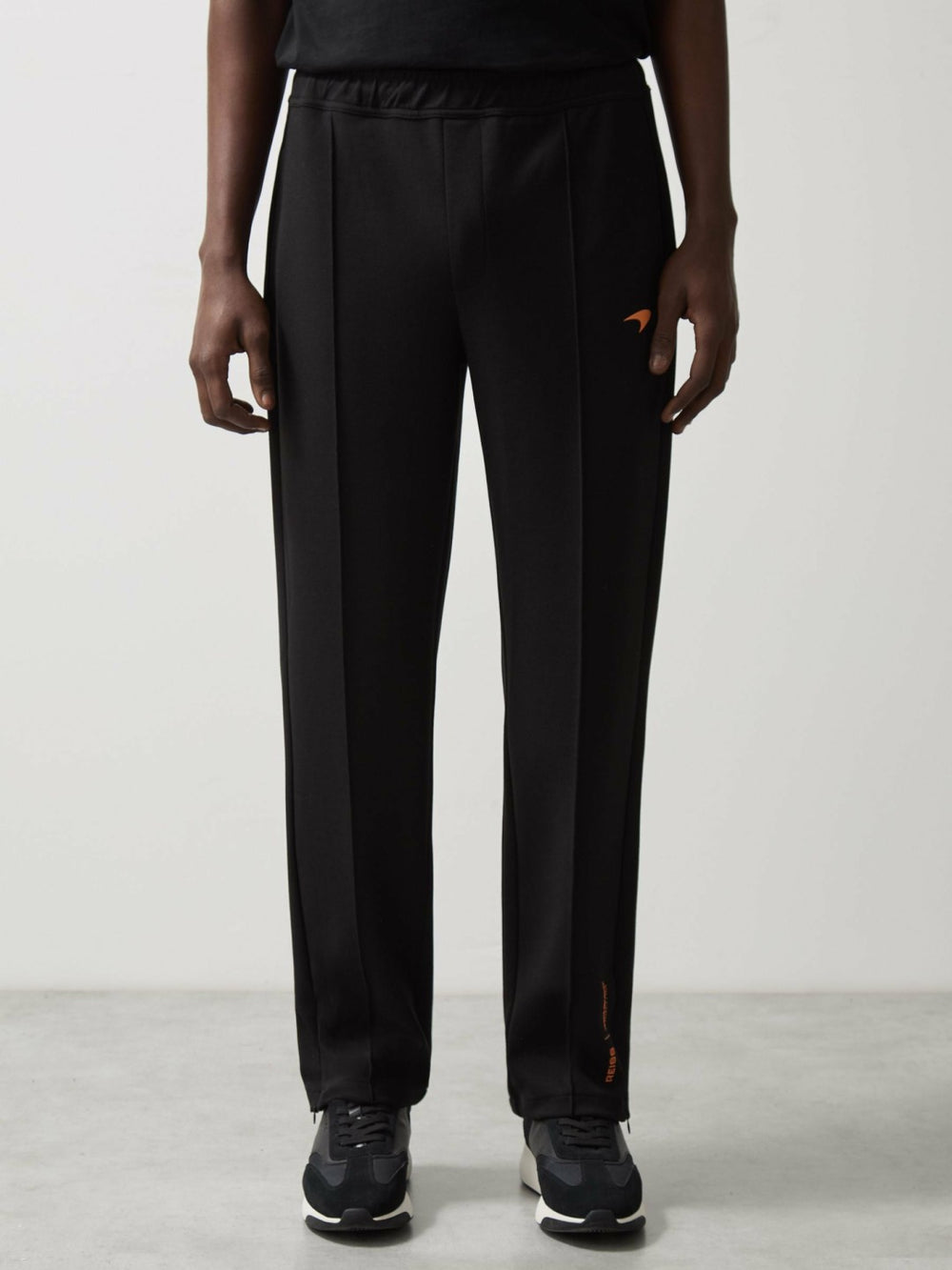 Men McLaren F1 Team Interlock Joggers in Black