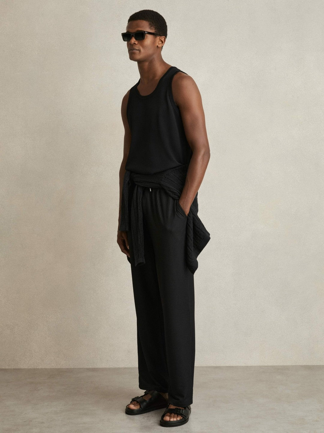 Men Textured Crew Neck Ribbed Vest in Black
