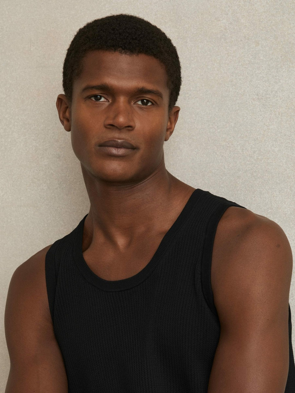Men Textured Crew Neck Ribbed Vest in Black