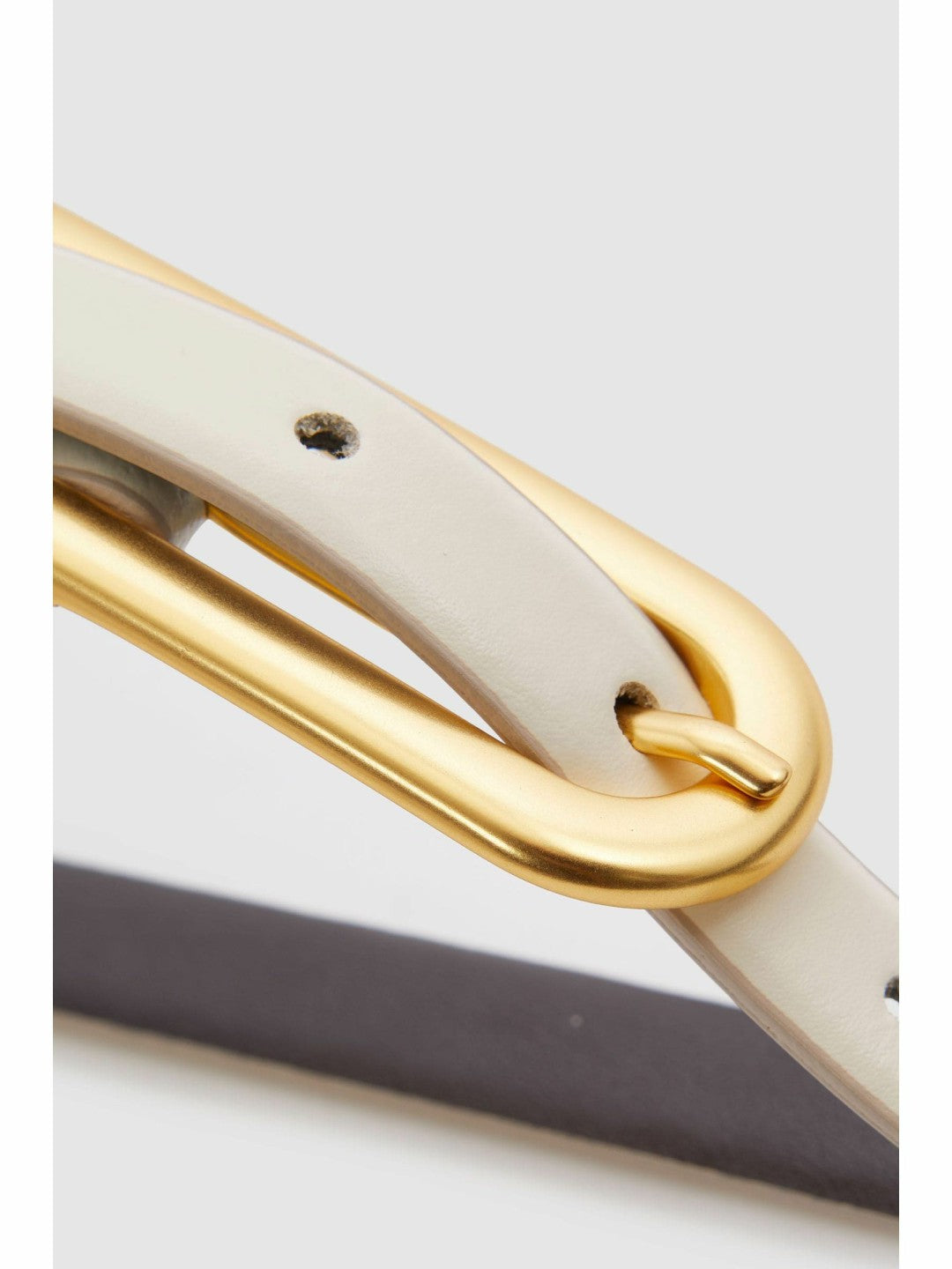 Women Thin Leather Elongated Buckle Belt in Off White