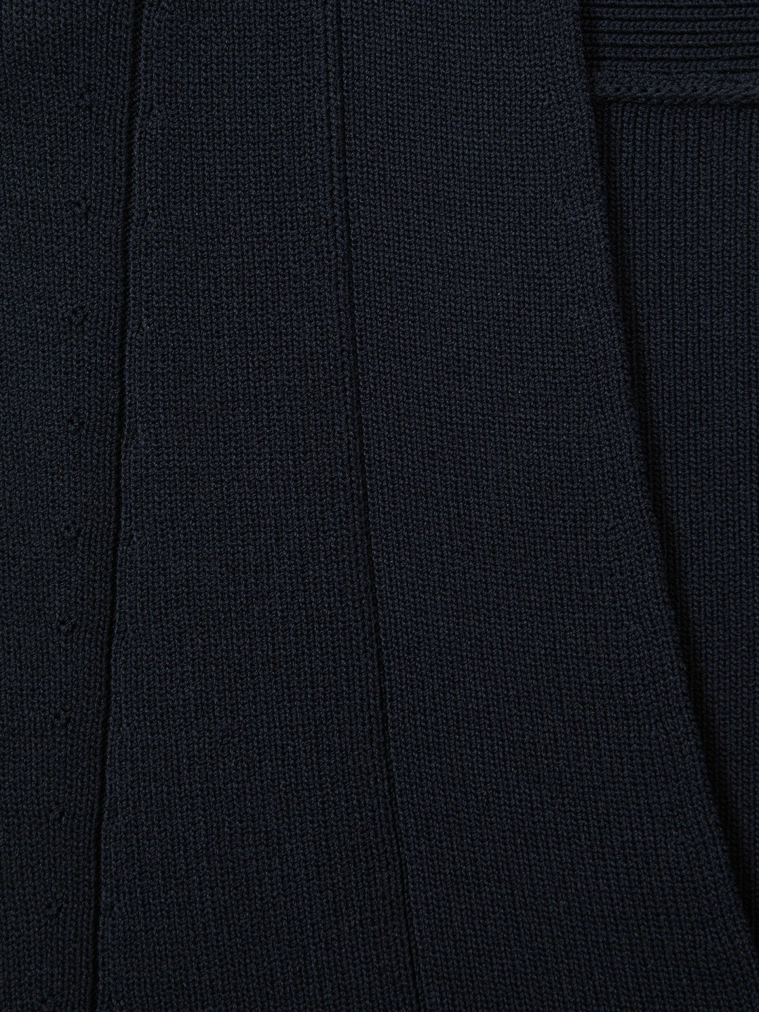 Women Knitted Sleeveless V-Neck Vest in Navy