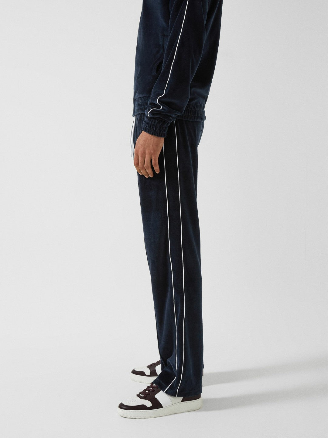 Men Velour Jogger With Piping in Navy