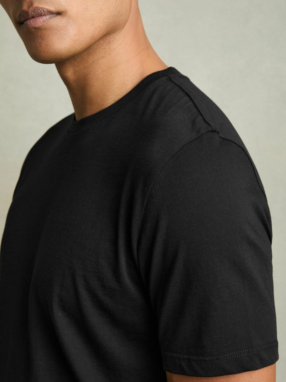 Men Cotton Crew Neck T-Shirt in Black
