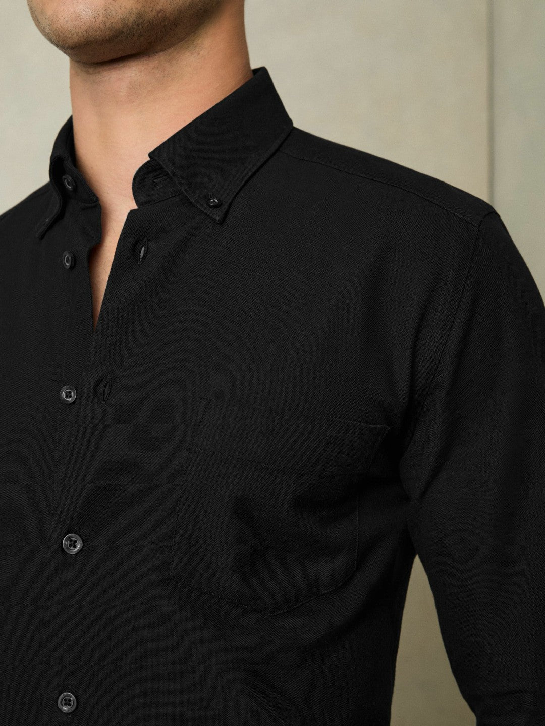 Men Slim-Fit Button-Down Collar Cotton Oxford Shirt in Black