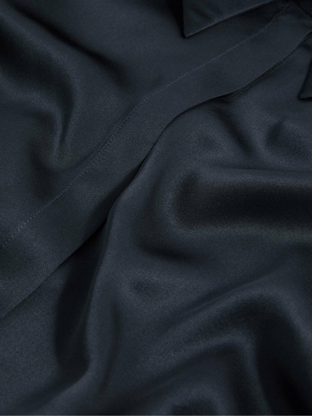 Women Silk Double-Cuff Button-Through Shirt in Navy