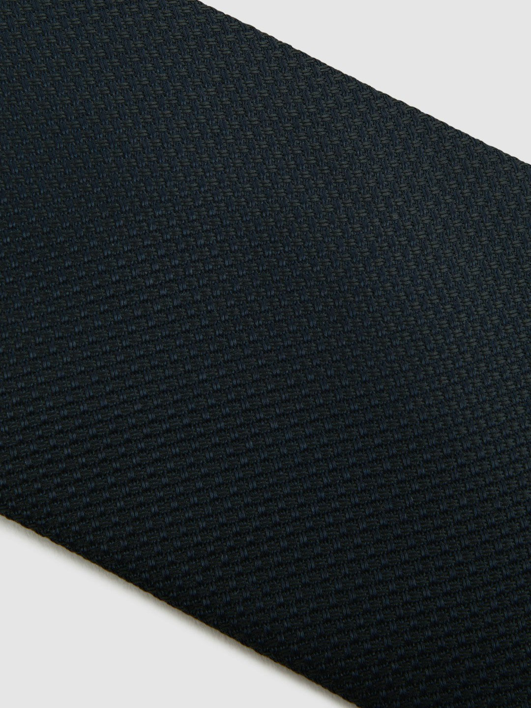 Men Textured Silk Blend Tie in Navy