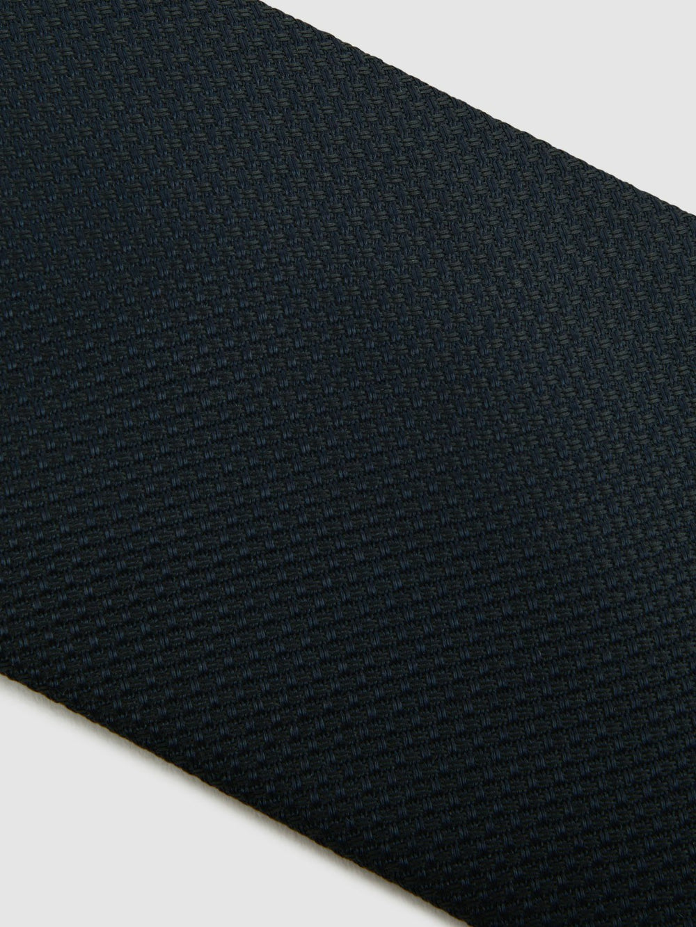 Men Textured Silk Blend Tie in Navy