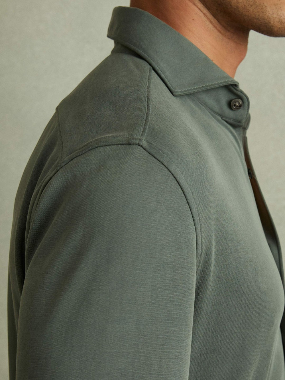 Men Modal Blend Cutaway Collar Shirt in Green Smoke