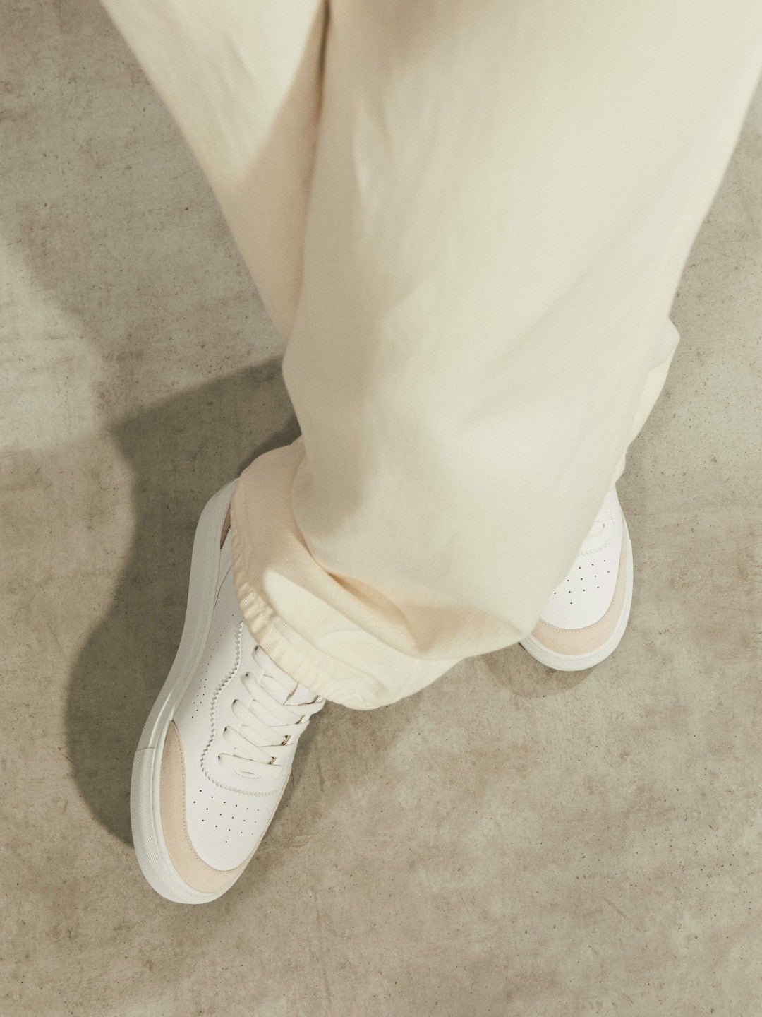 Women Leather Contrast Detail Trainers in White/Nude