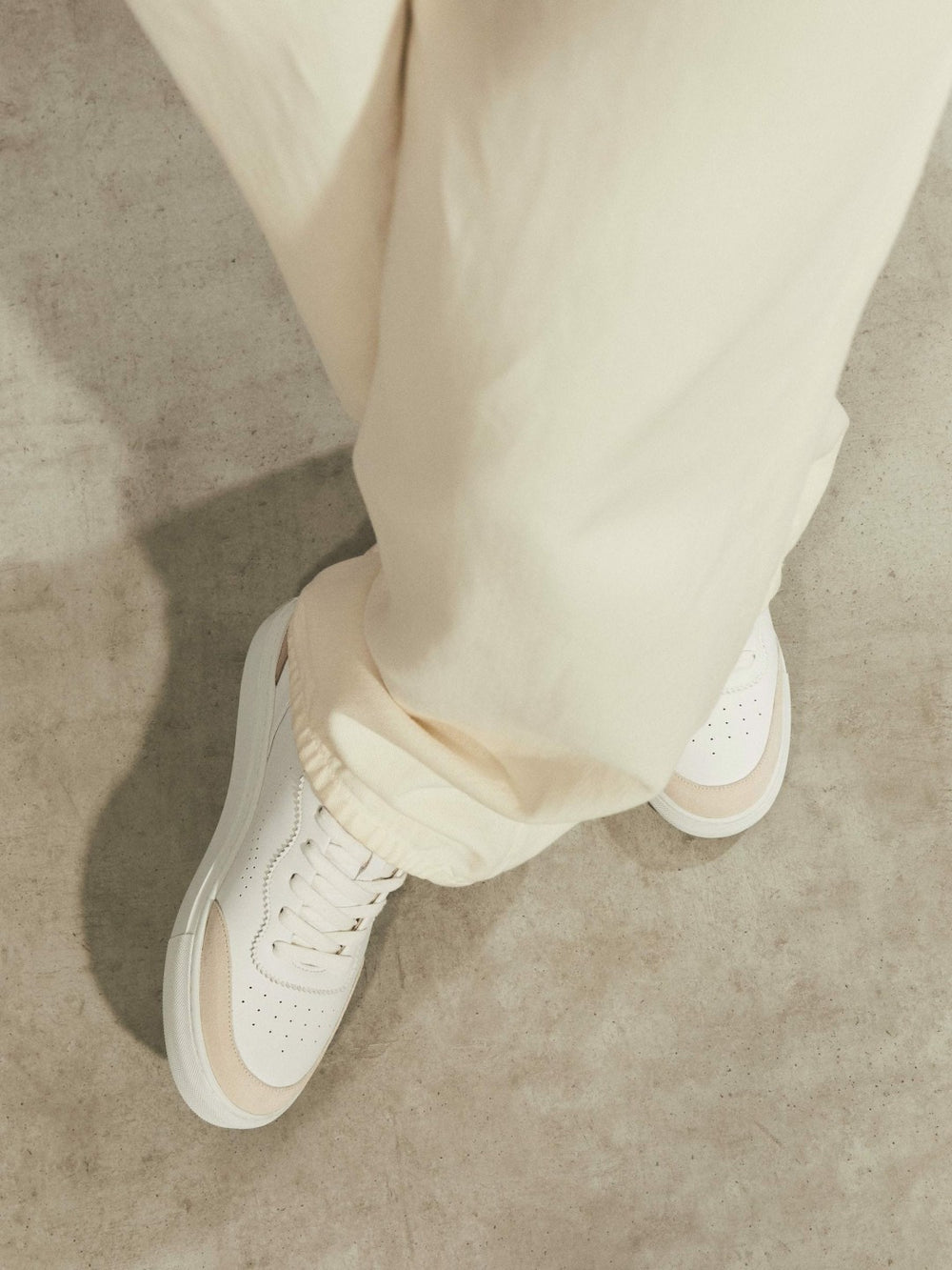 Women Leather Contrast Detail Trainers in White/Nude