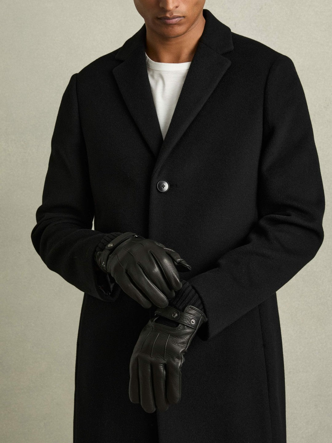 Men Leather Ribbed-Cuff Gloves in Black