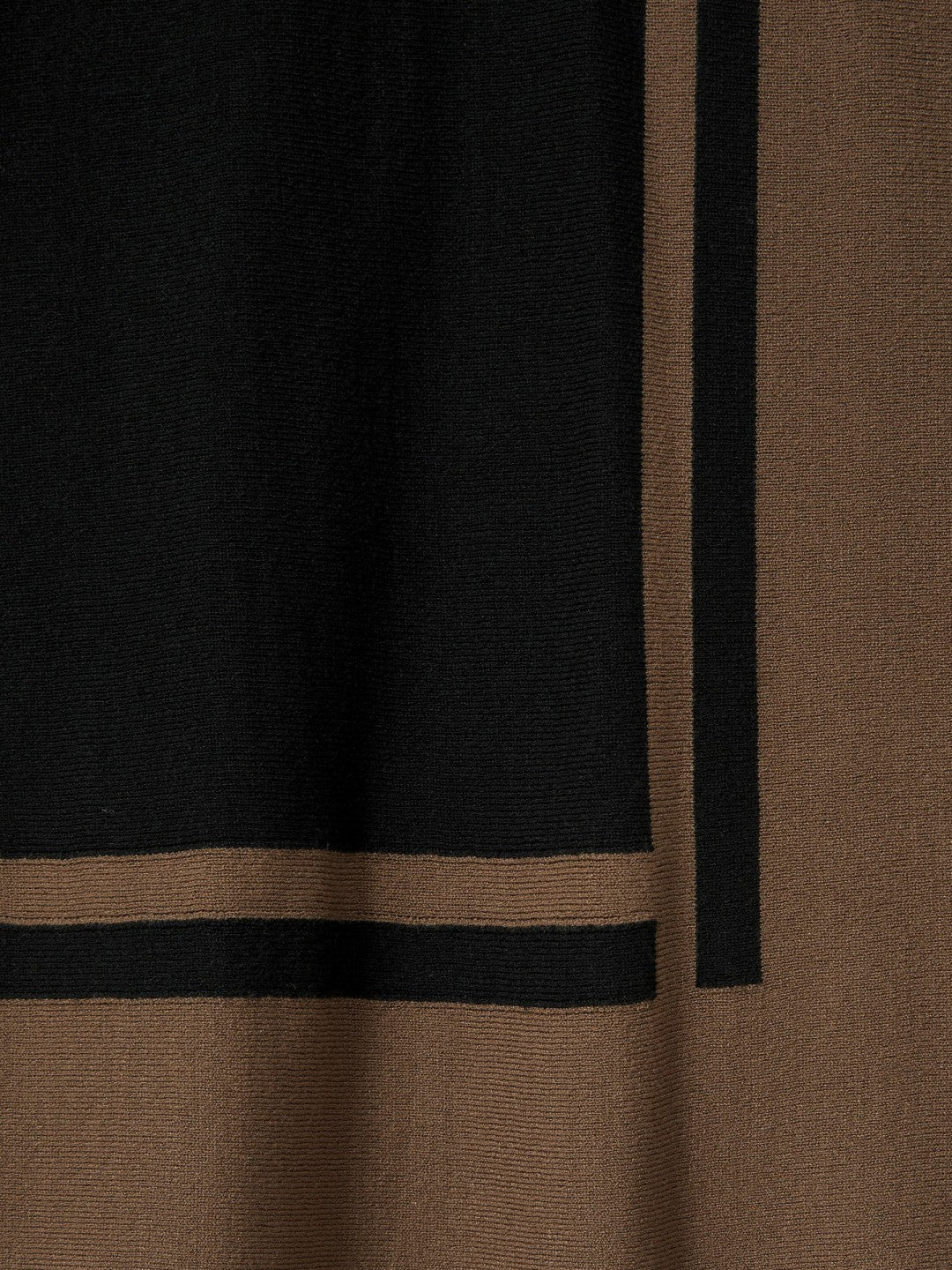 Women Colourblock Roll Neck Split Hem Jumper in Black/Mink