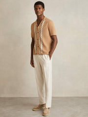 Men Geometric Cuban-Collar Knit Shirt in Camel/Off White