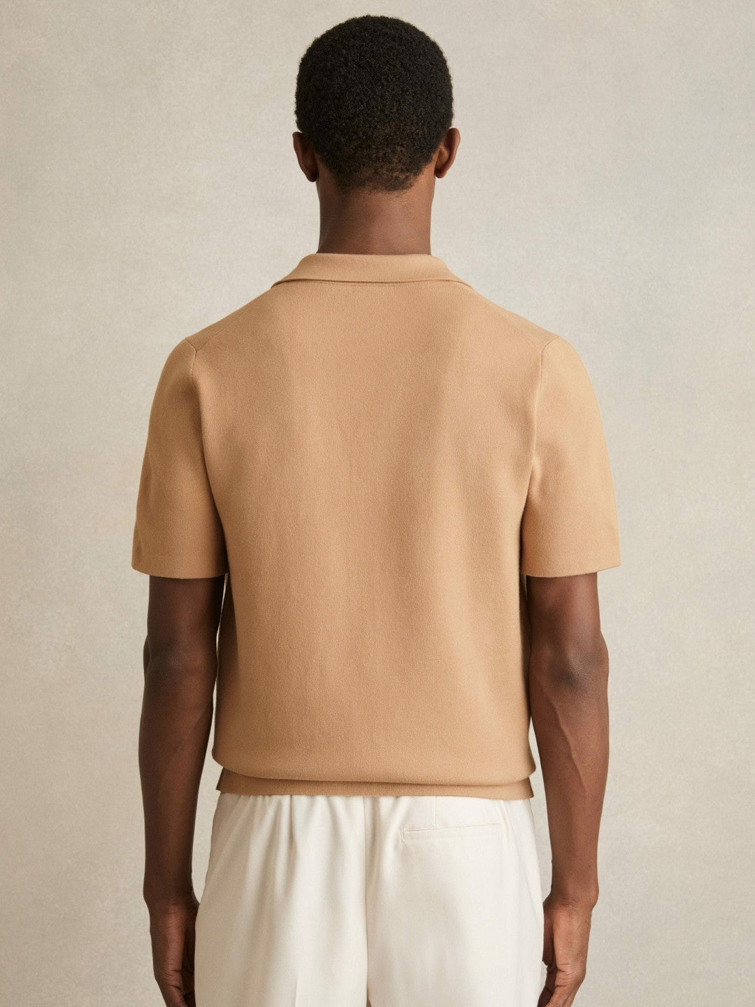 Men Geometric Cuban-Collar Knit Shirt in Camel/Off White