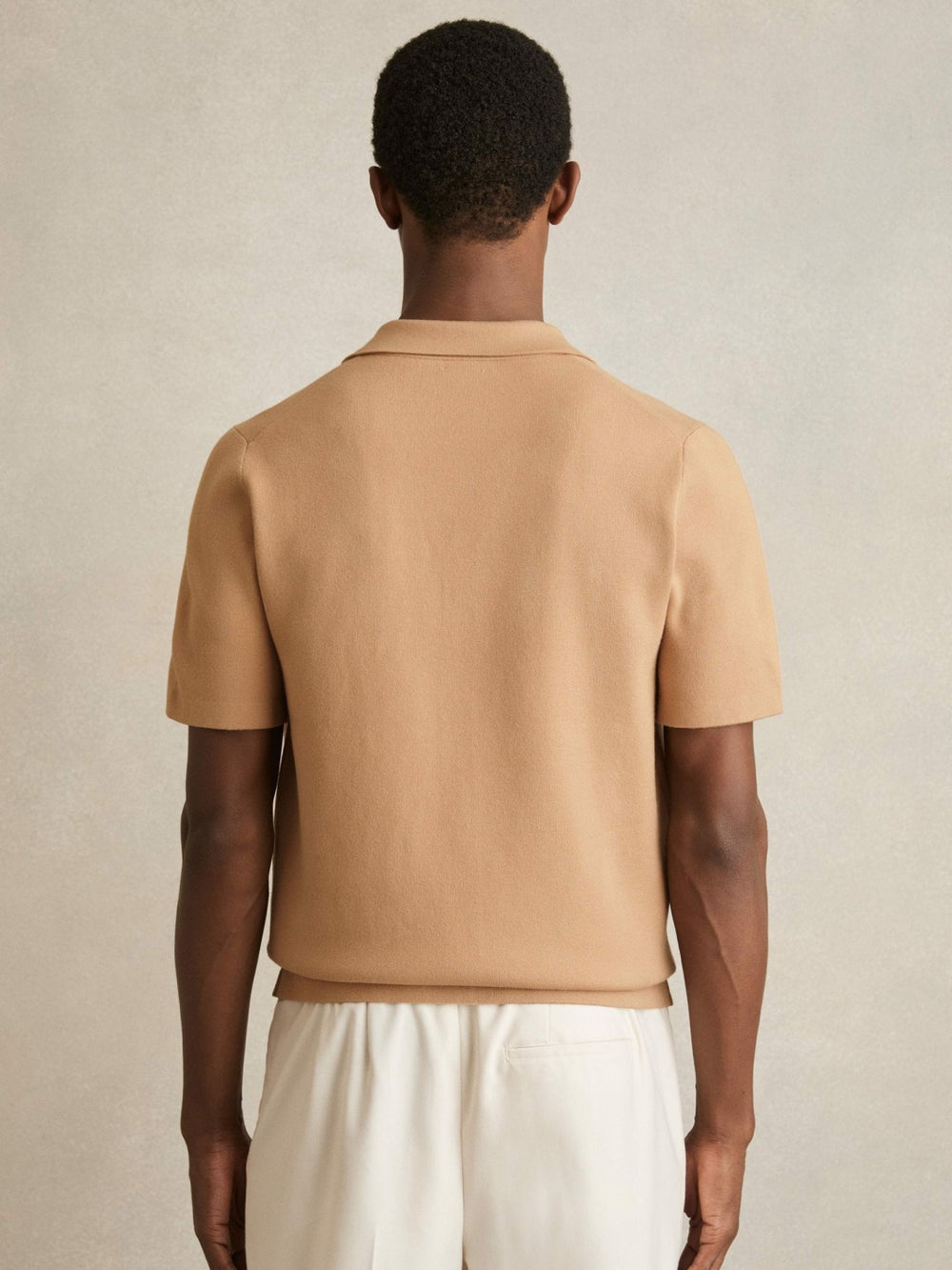 Men Geometric Cuban-Collar Knit Shirt in Camel/Off White