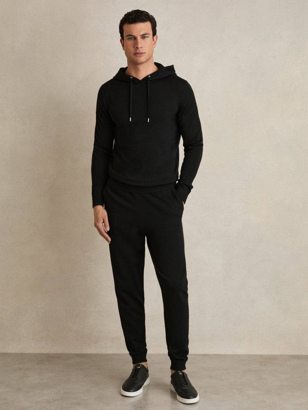 Men Merino Wool Drawstring Hoodie in Black