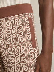 Men Tile Pattern Knit Shorts in Brown/White