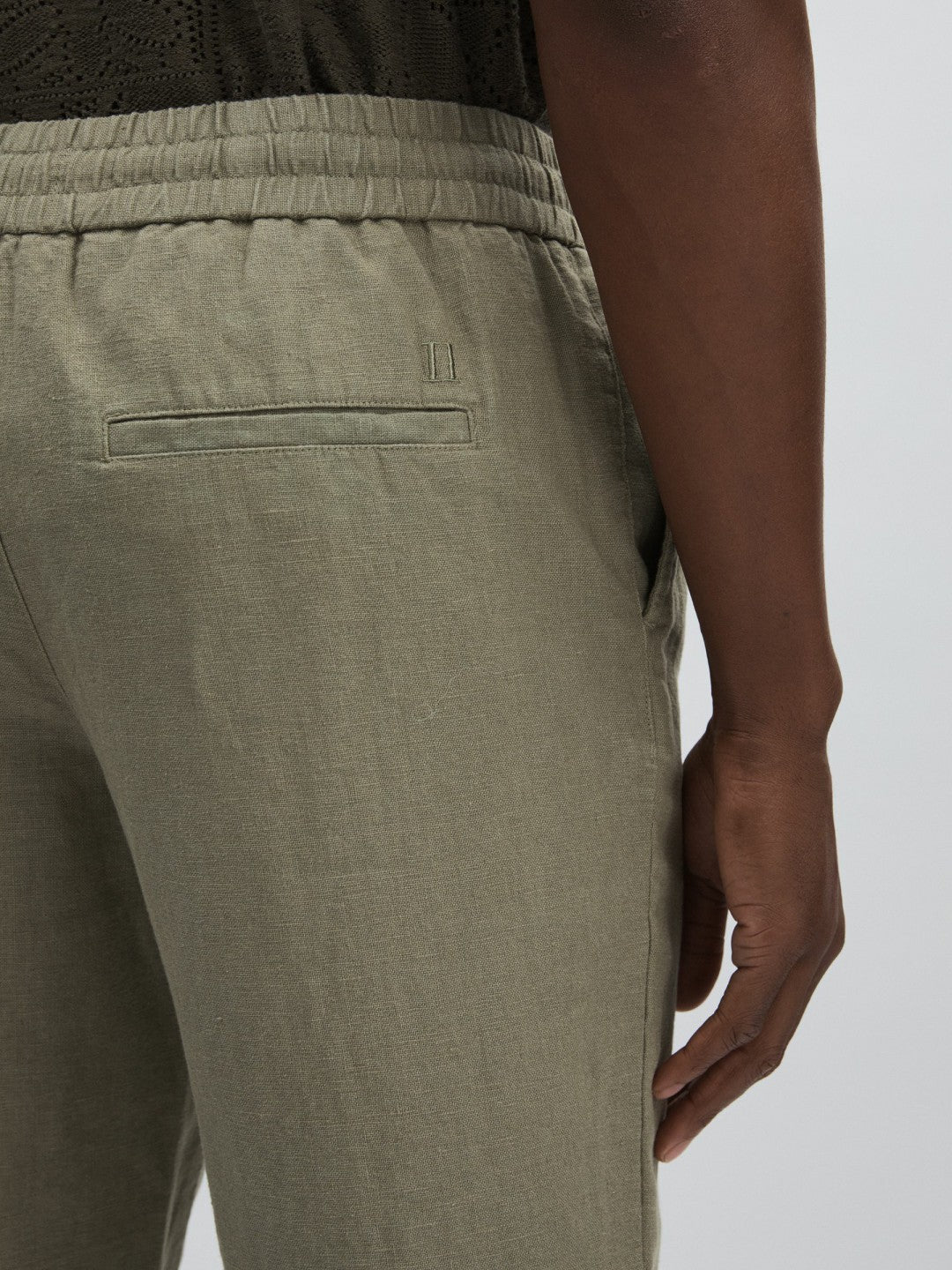 Men Les Deux Drawstring Trousers in Green/Ivory