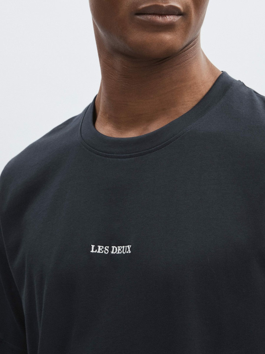 Men Les Deux Cotton Logo T-Shirt in Navy Blue