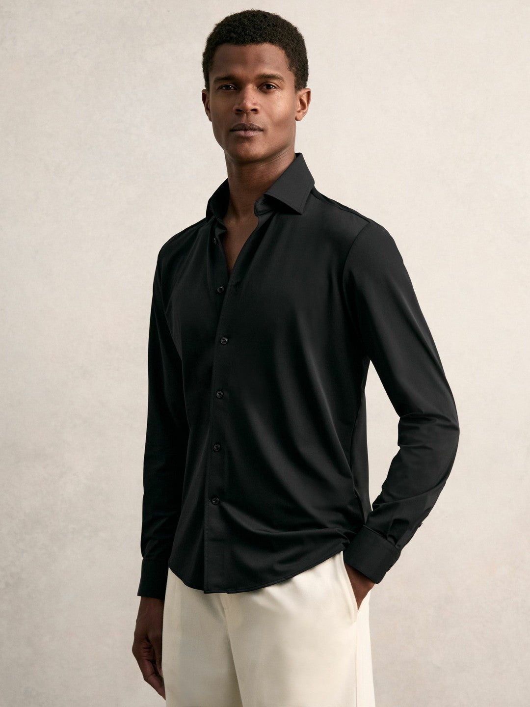 Men Long-Sleeve Travel Shirt in Black