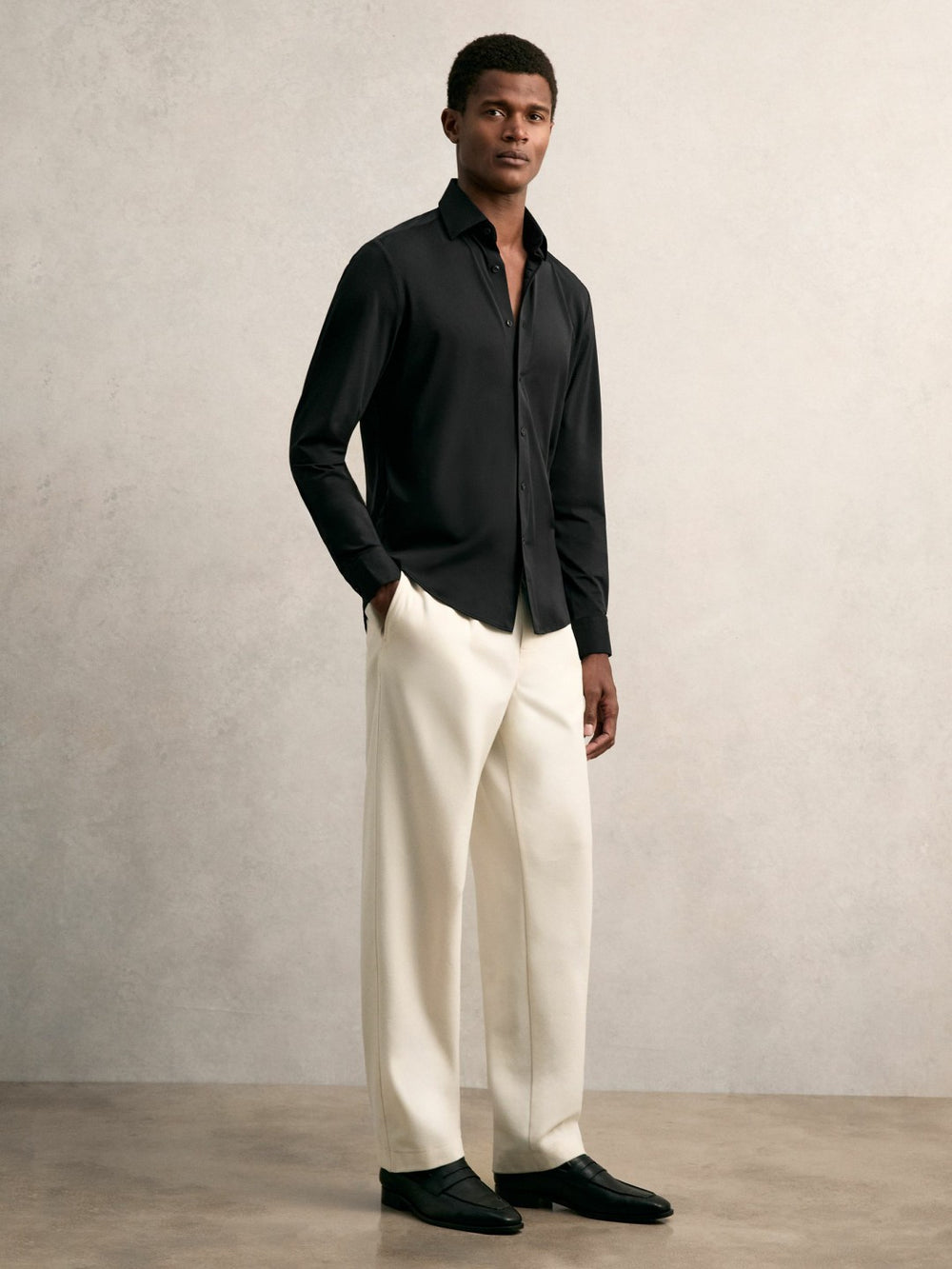 Men Long-Sleeve Travel Shirt in Black