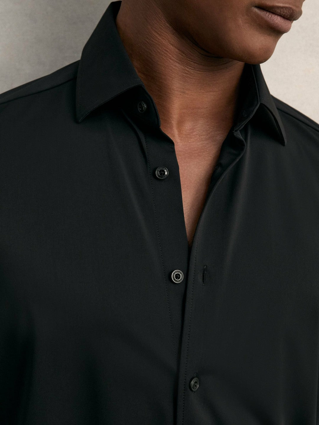 Men Long-Sleeve Travel Shirt in Black