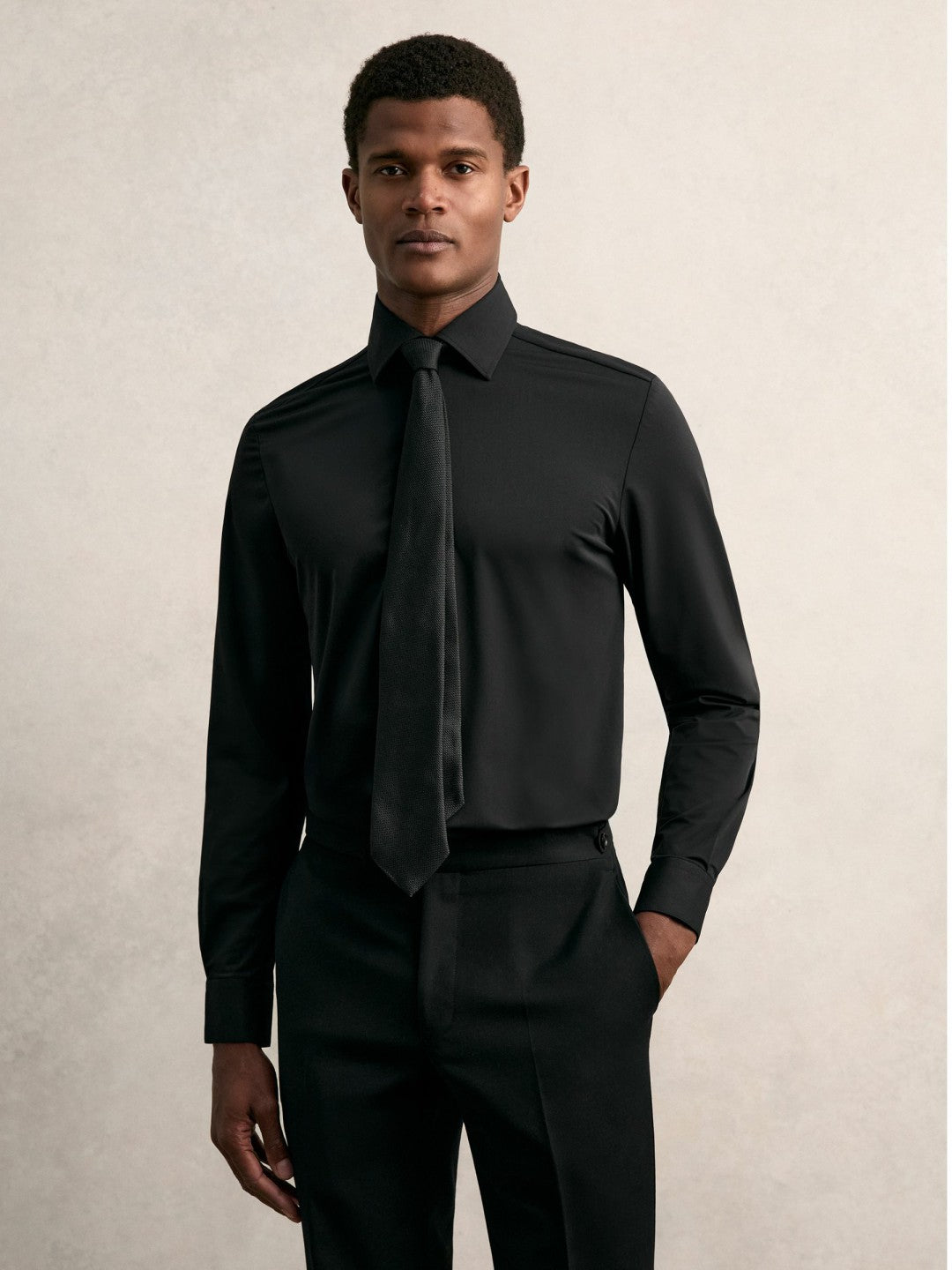 Men Long-Sleeve Travel Shirt in Black