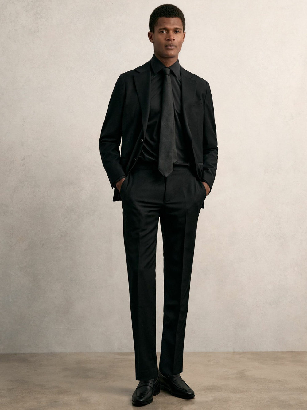 Men Long-Sleeve Travel Shirt in Black