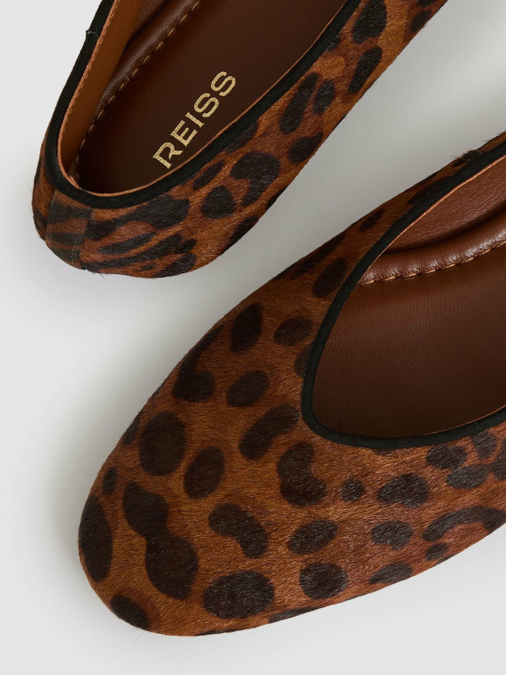 Women Leather Rounded-Point Toe Ballet Flats in Animal