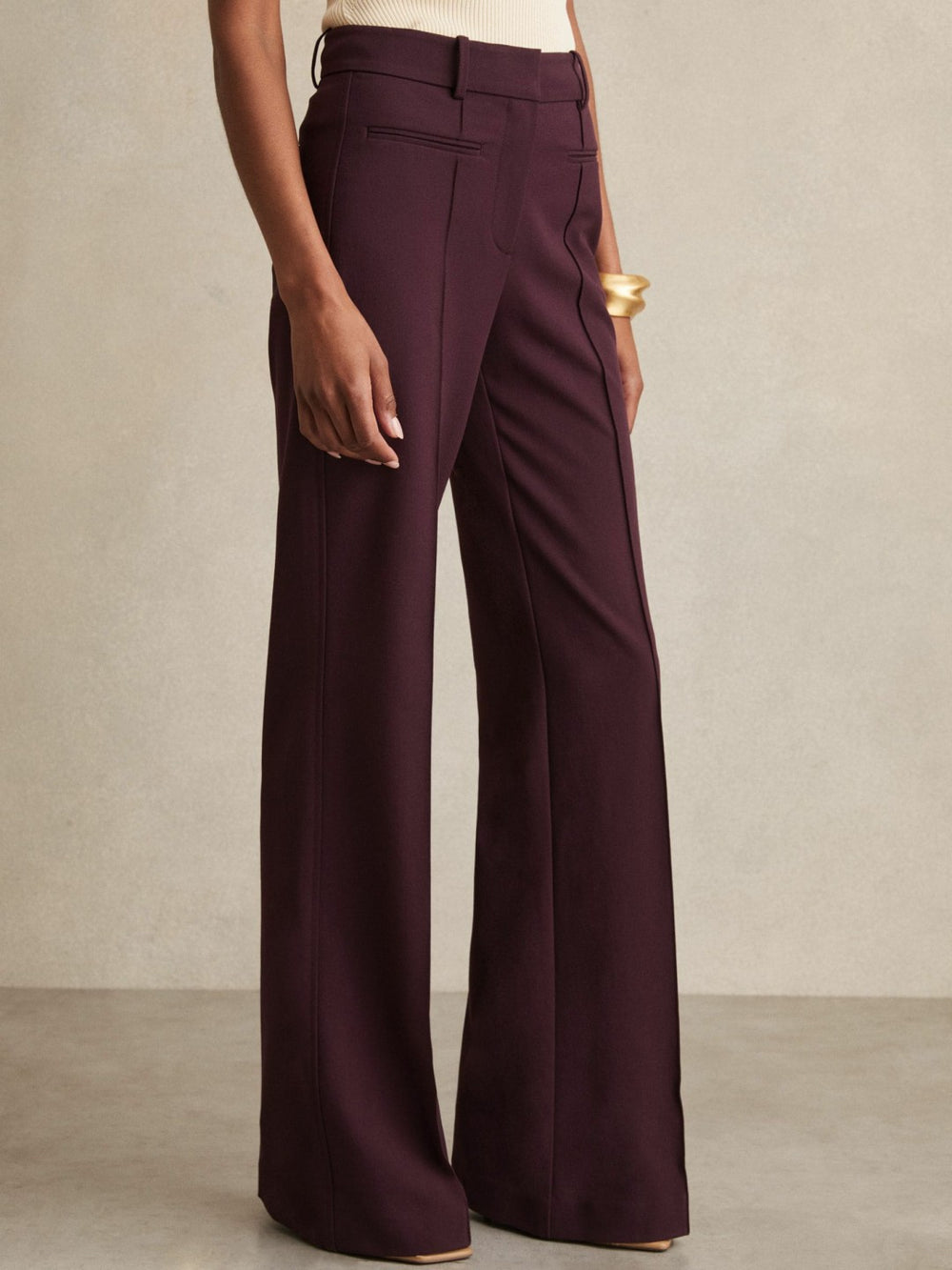 Women Petite High Rise Flared Trousers in Burgundy