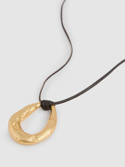 Women Molten Link Pendant Necklace in Gold Tone