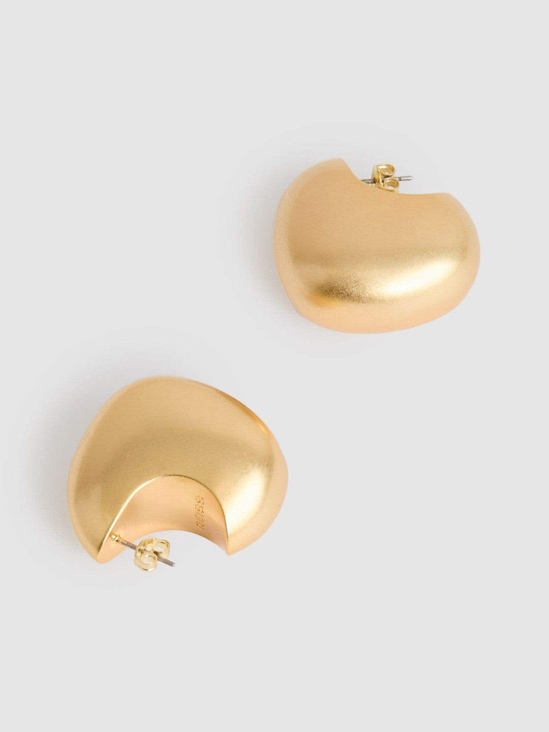 Women Curve Scoop Earrings in Gold Tone