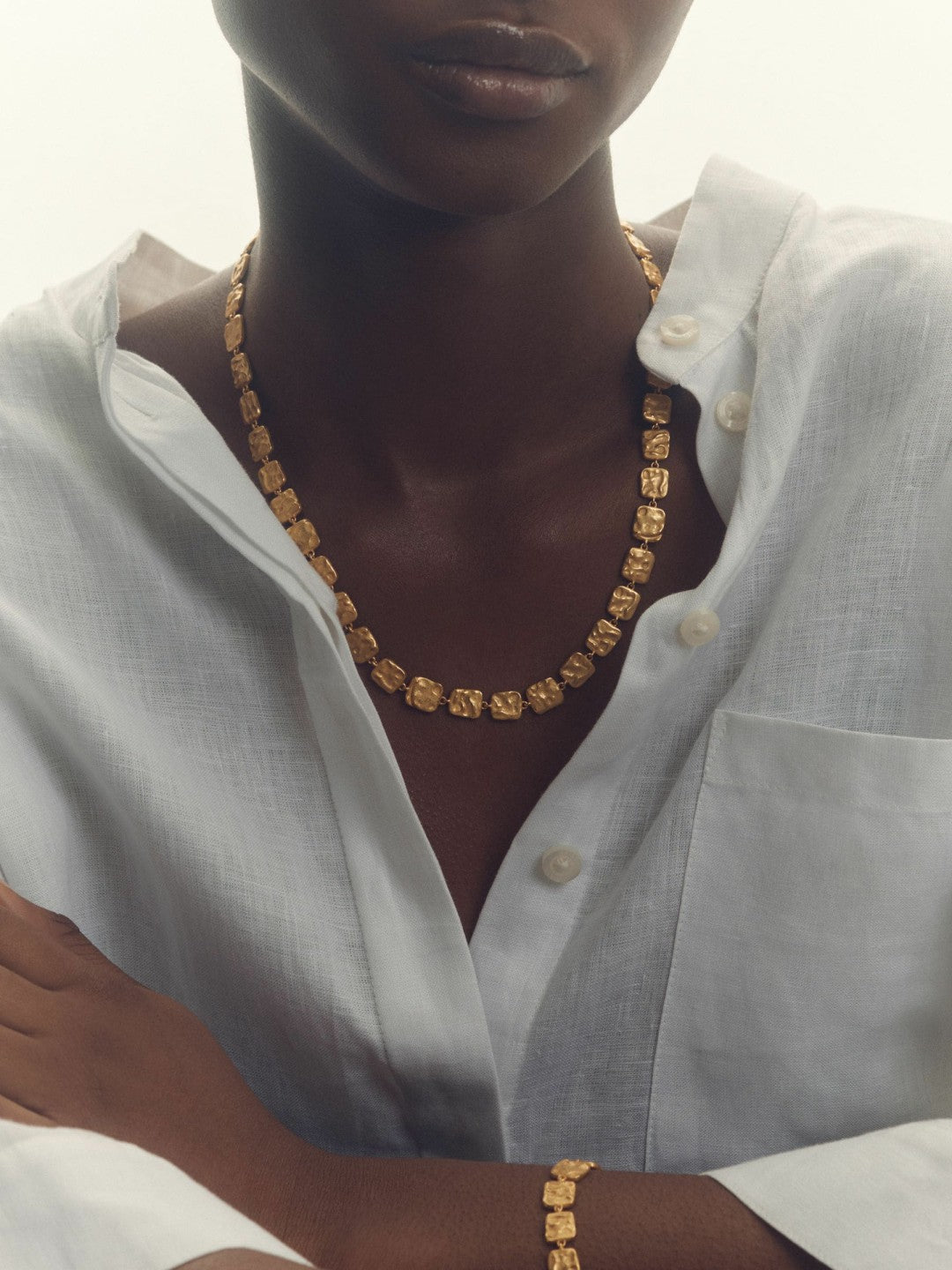 Women Molten Square Bracelet in Gold Tone