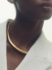 Women Polished Curve Choker in Gold Tone