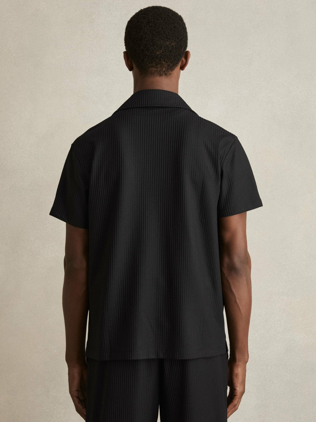 Men Textured-Knit Cuban-Collar Shirt in Black