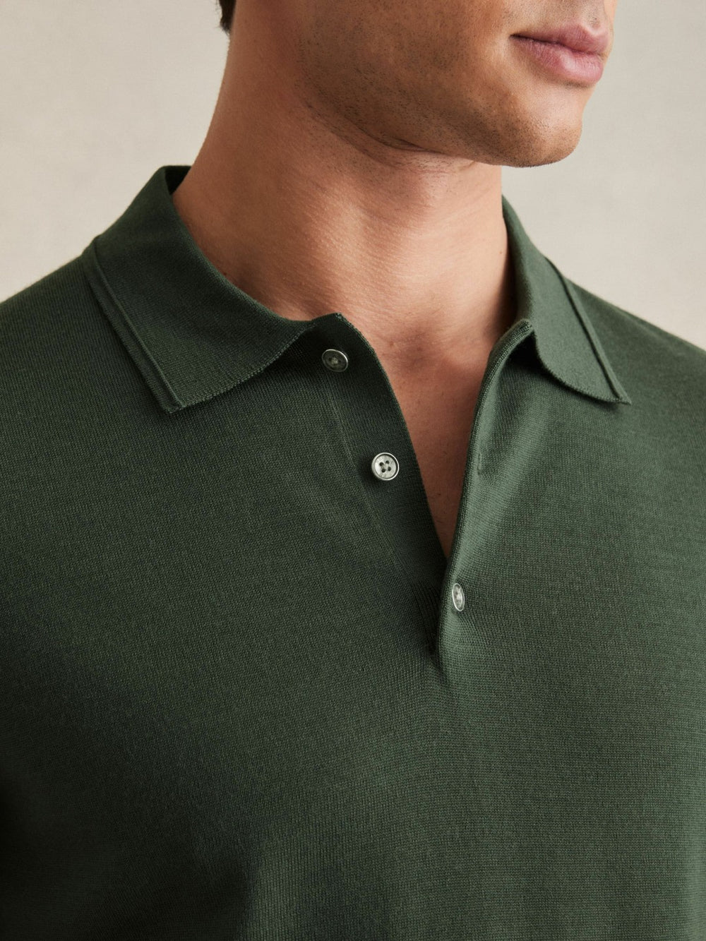 Men Merino Wool Short-Sleeve Polo Shirt in Kale Green