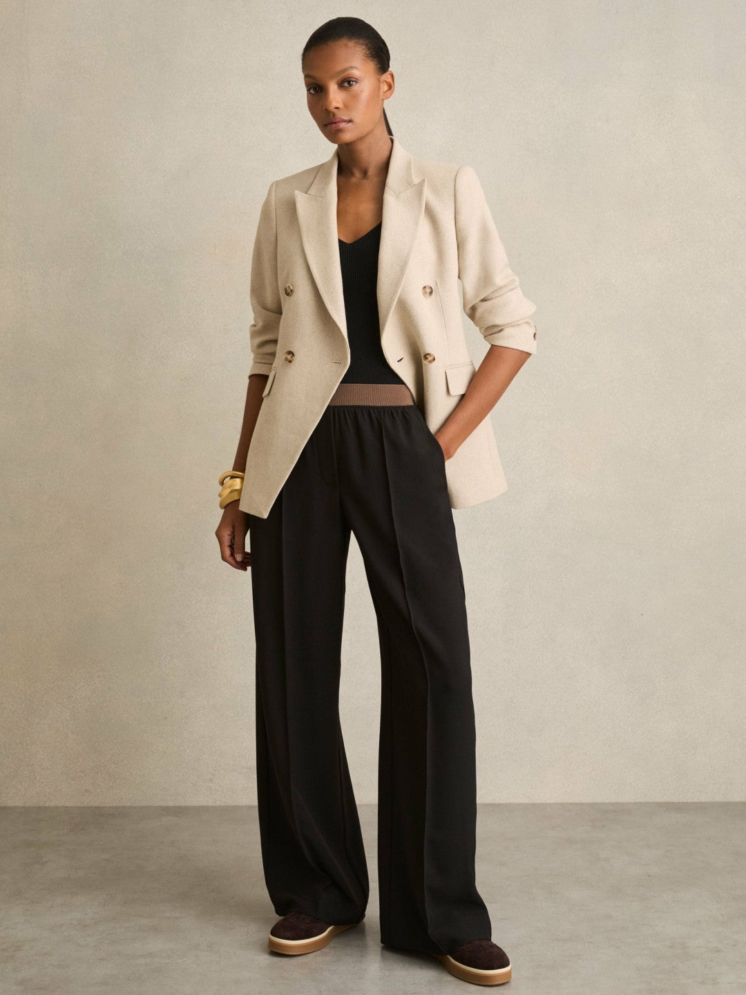 Women Wide-Leg Elasticated-Waist Trousers in Black