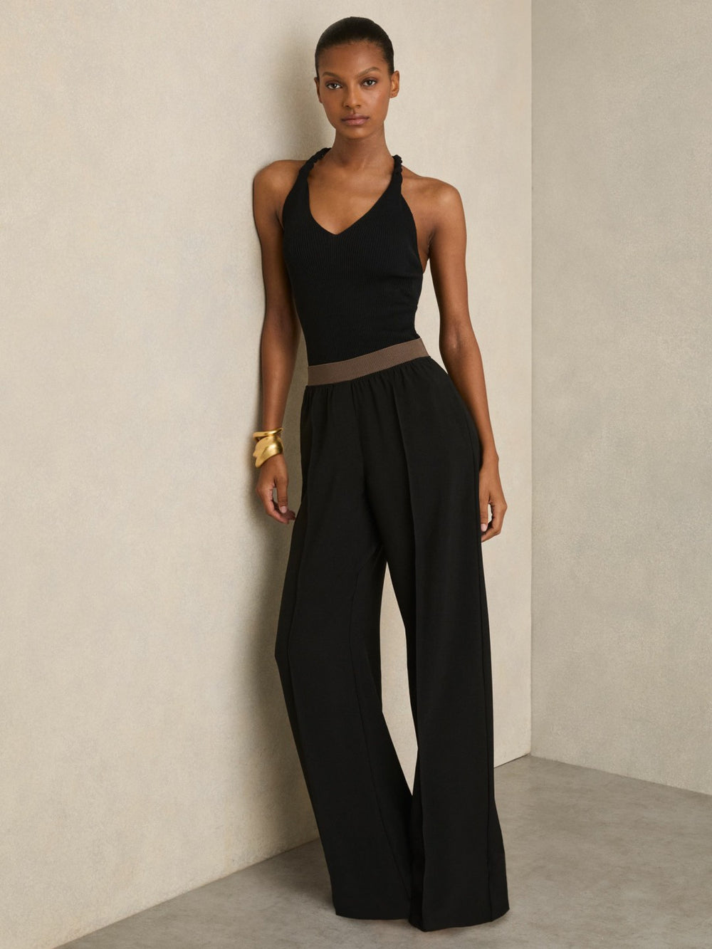 Women Wide-Leg Elasticated-Waist Trousers in Black