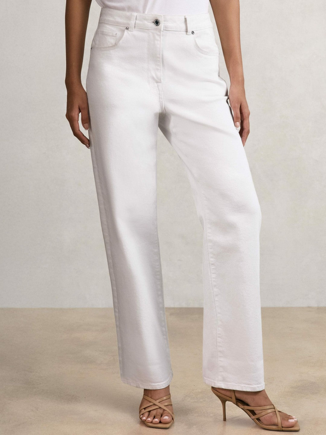 Women Petite Mid-Rise Straight-Leg Jeans in White