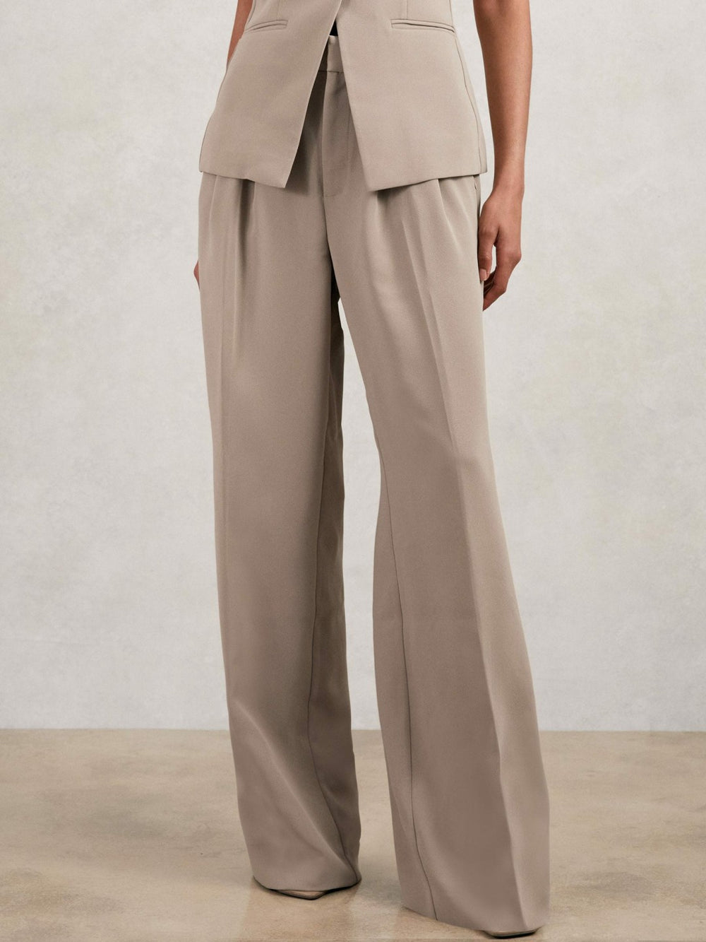 Women Good American Tailored Trousers in Beige