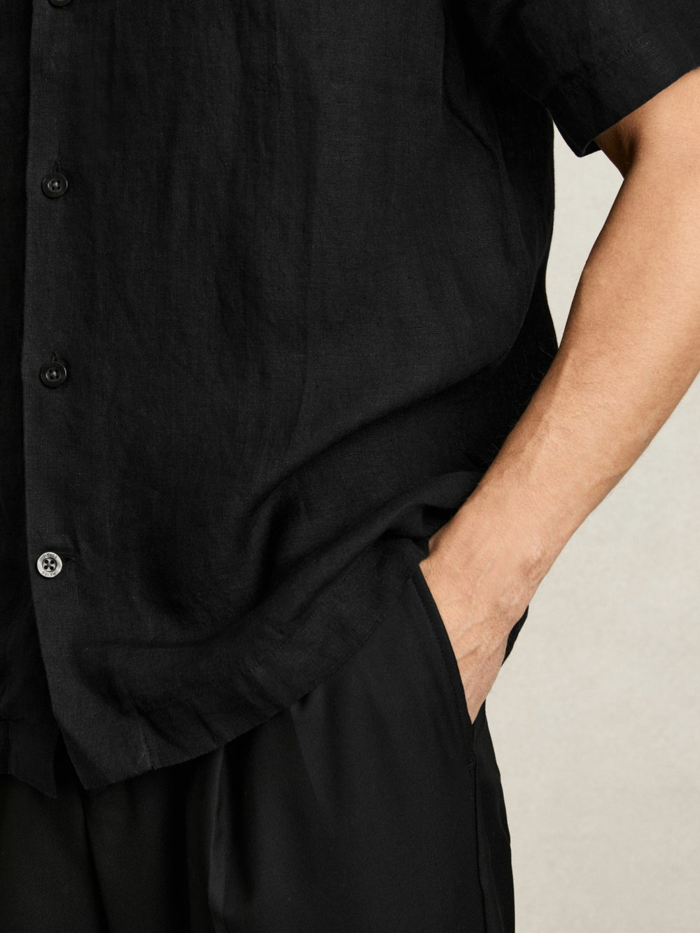 Men Linen Cuban-Collar Shirt in Black