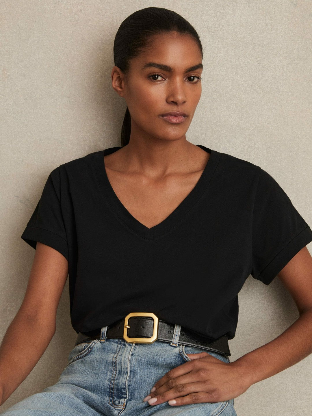 Women Brushed-Cotton V-Neck T-Shirt in Black