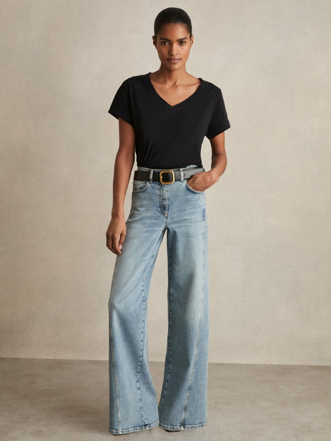 Women Brushed-Cotton V-Neck T-Shirt in Black